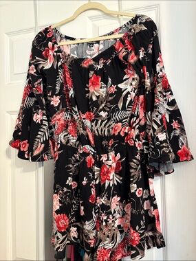 Lulu's Black Floral Off-Shoulder Romper with Red & Pink Flowers size Medium